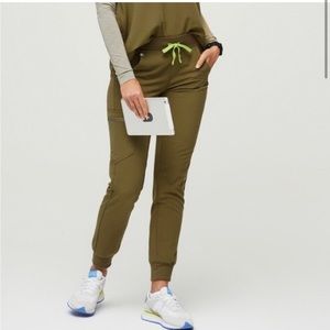 Figs Zamora Joggers Martini Olive Small Petite